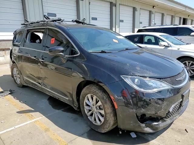 2018 Chrysler Pacifica Touring L VIN: 2C4RC1BG4JR306821 Lot: 63597394