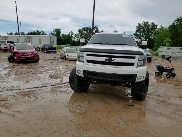 2008 Chevrolet Silverado - Image 10