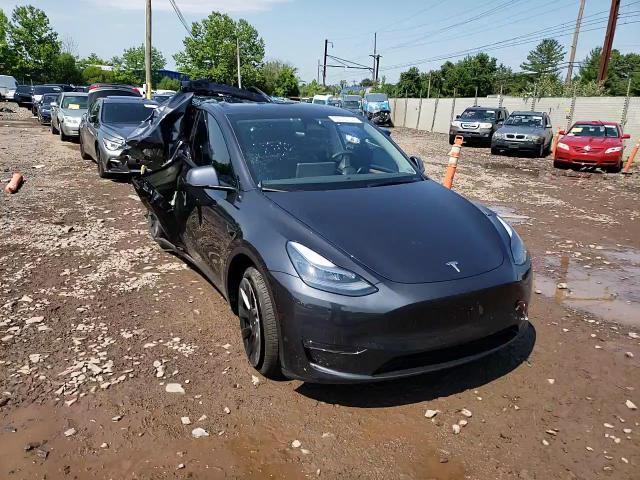 2024 Tesla Model Y VIN: 7SAYGDEE3RA267531 Lot: 63015134