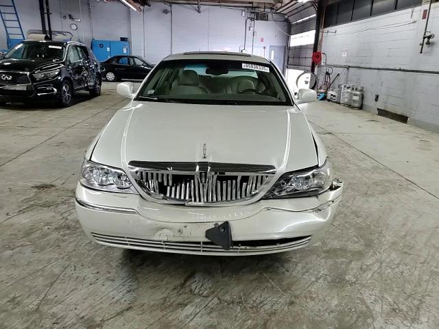 2005 Lincoln Town Car Signature Limited VIN: 1LNHM82W65Y664539 Lot: 65836335