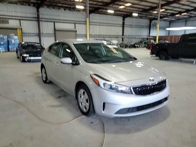 2018 Kia Forte Lx VIN: 3KPFK4A76JE229850 Lot: 65588725