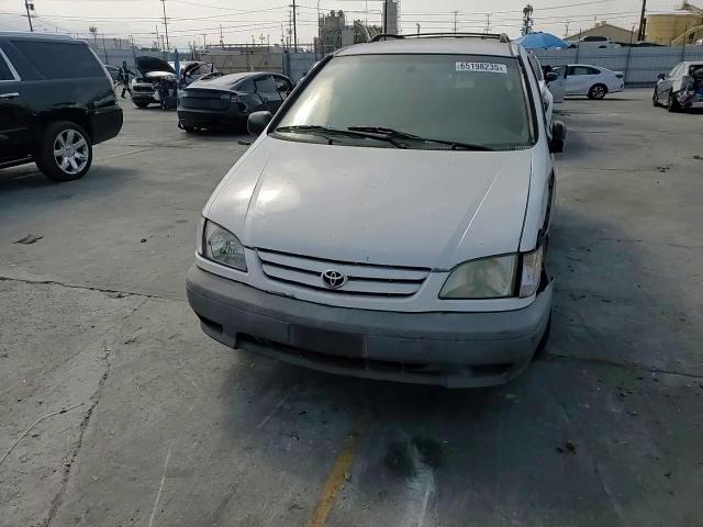 2002 Toyota Sienna Le VIN: 4T3ZF13C82U439950 Lot: 65198235
