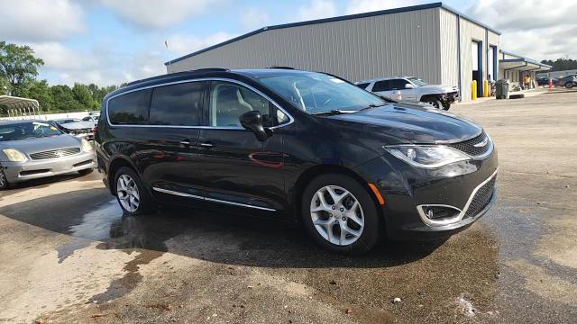 2017 Chrysler Pacifica Touring L VIN: 2C4RC1BG5HR820638 Lot: 65380235