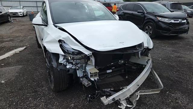 2024 Tesla Model Y VIN: 7SAYGDEF6RF041558 Lot: 64287405