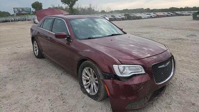 2017 Chrysler 300 Limited VIN: 2C3CCAAG9HH661804 Lot: 64010655