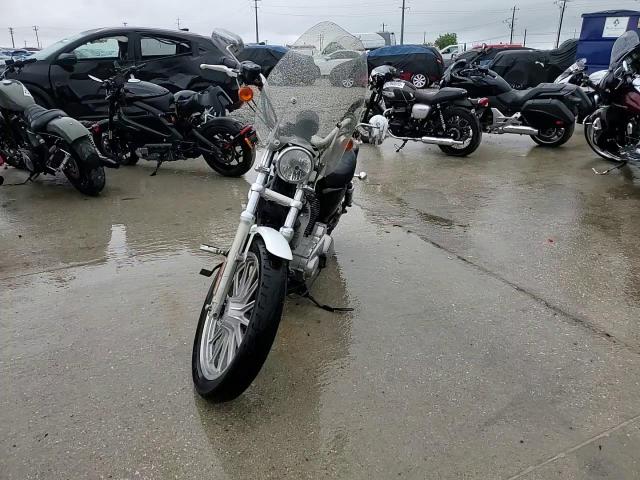 2007 Harley-Davidson Xl883 L VIN: 1HD4CR2167K435492 Lot: 61404475