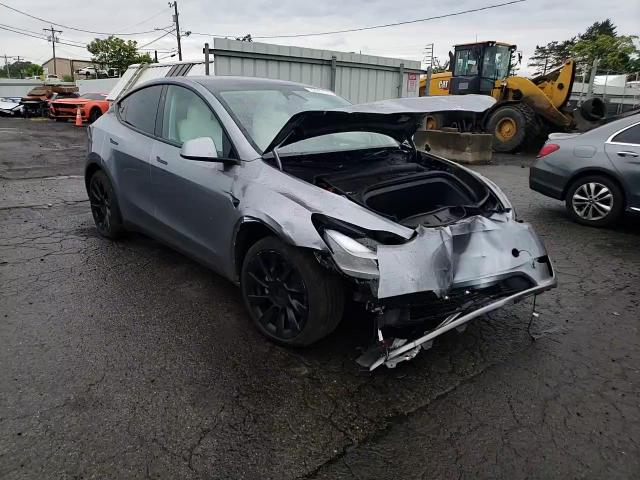 2024 Tesla Model Y VIN: 7SAYGDED9RA323446 Lot: 63937175