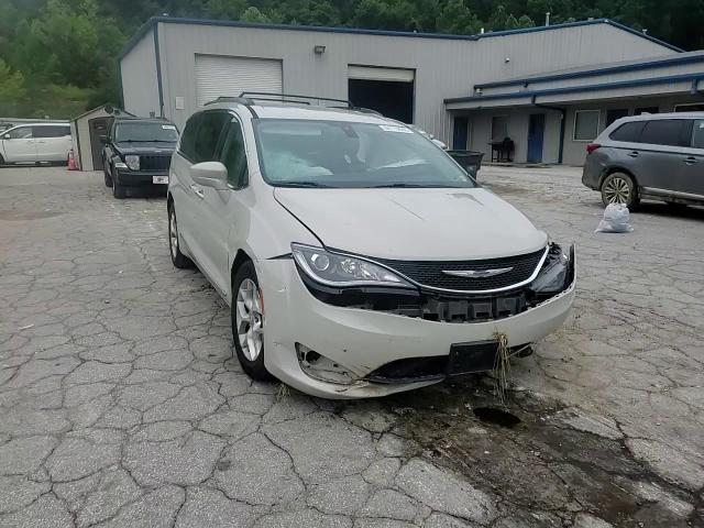 2017 Chrysler Pacifica Touring L VIN: 2C4RC1BG8HR608963 Lot: 65119645