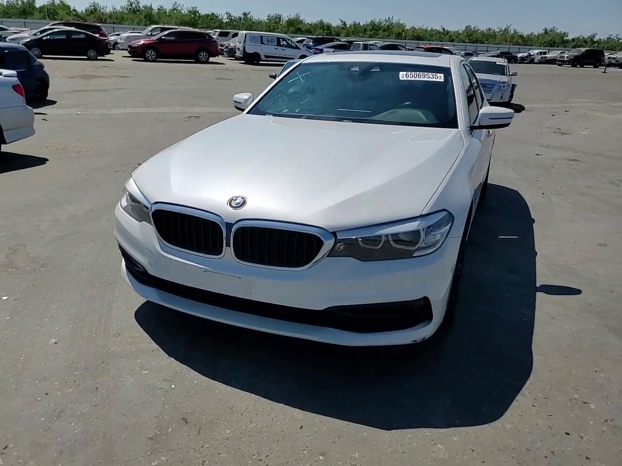 Фото: WBAJA5C53KBX87620