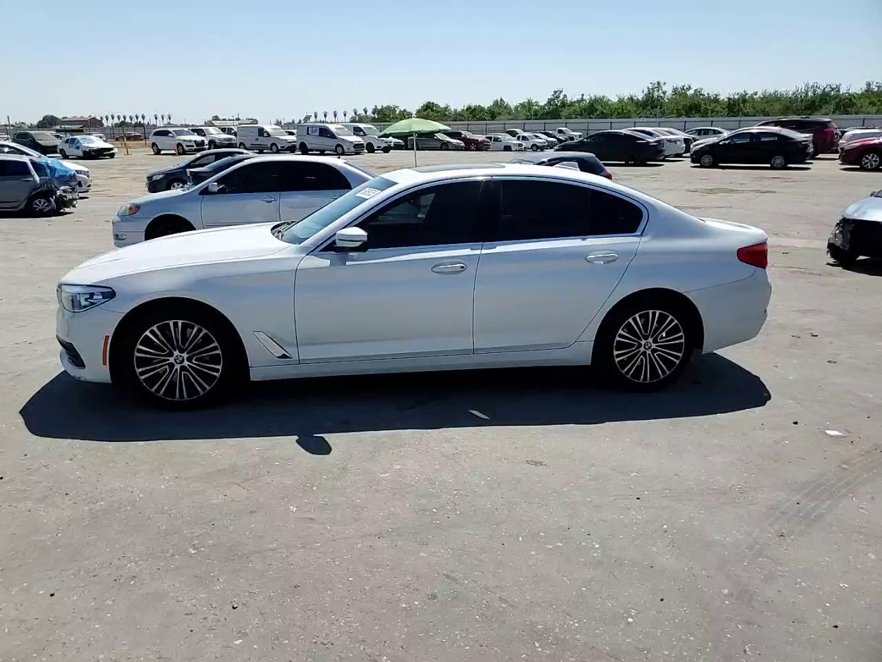 Фото: WBAJA5C53KBX87620