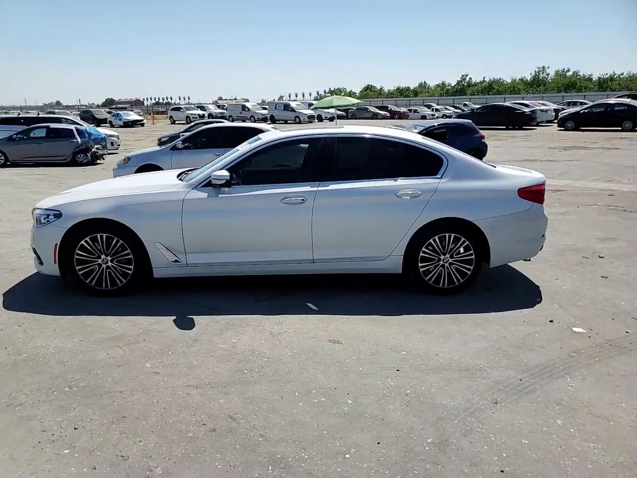 Фото: WBAJA5C53KBX87620