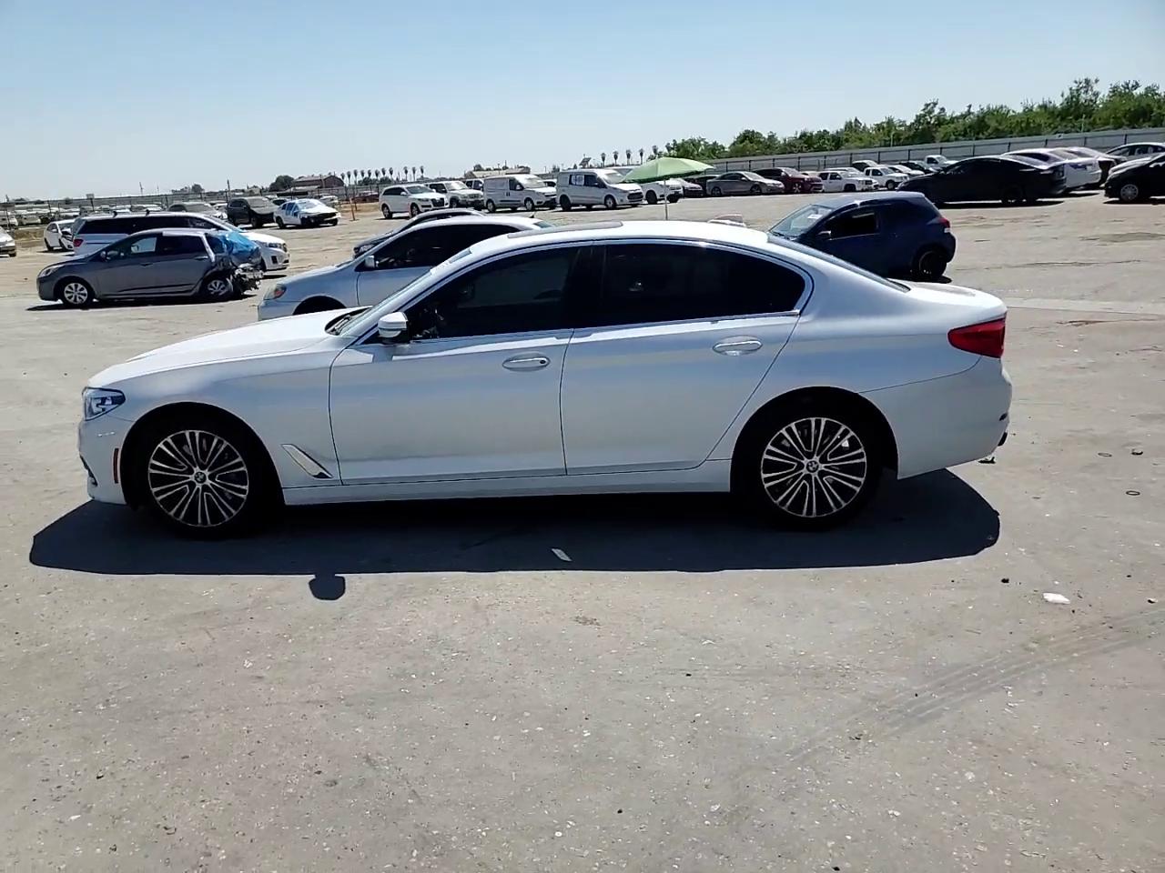 Фото: WBAJA5C53KBX87620