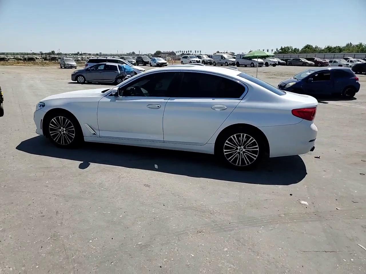 Фото: WBAJA5C53KBX87620