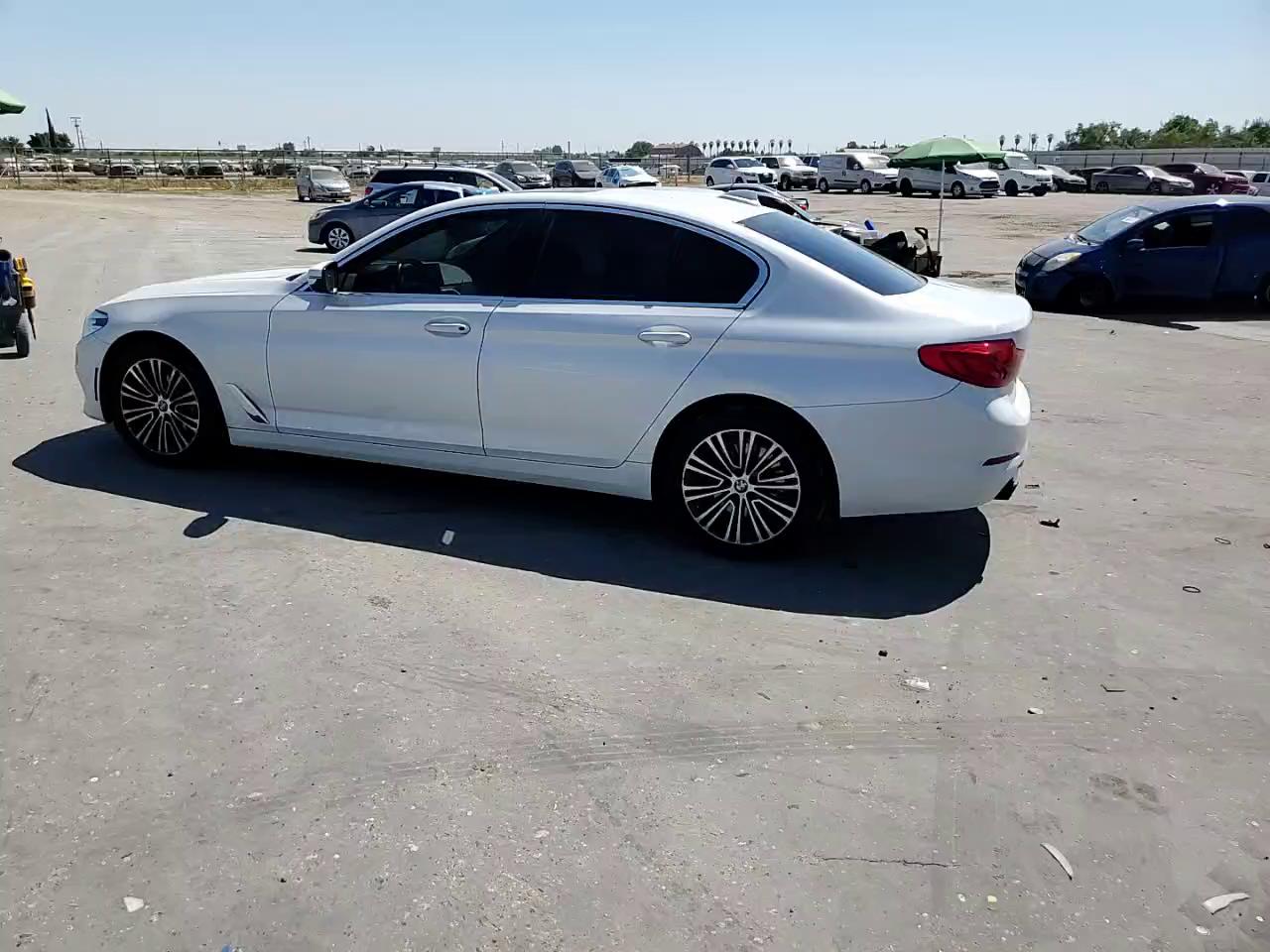 Фото: WBAJA5C53KBX87620