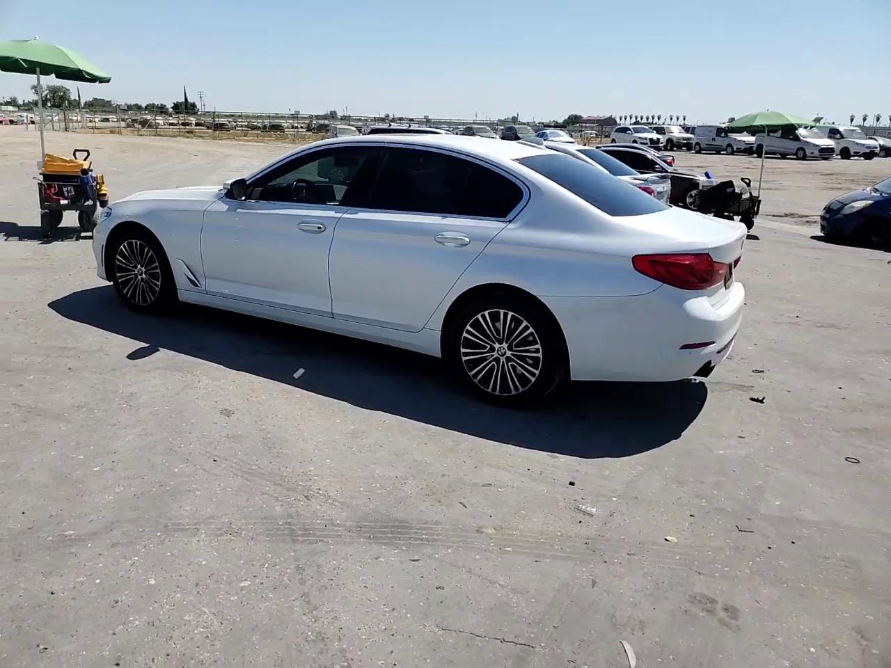 Фото: WBAJA5C53KBX87620