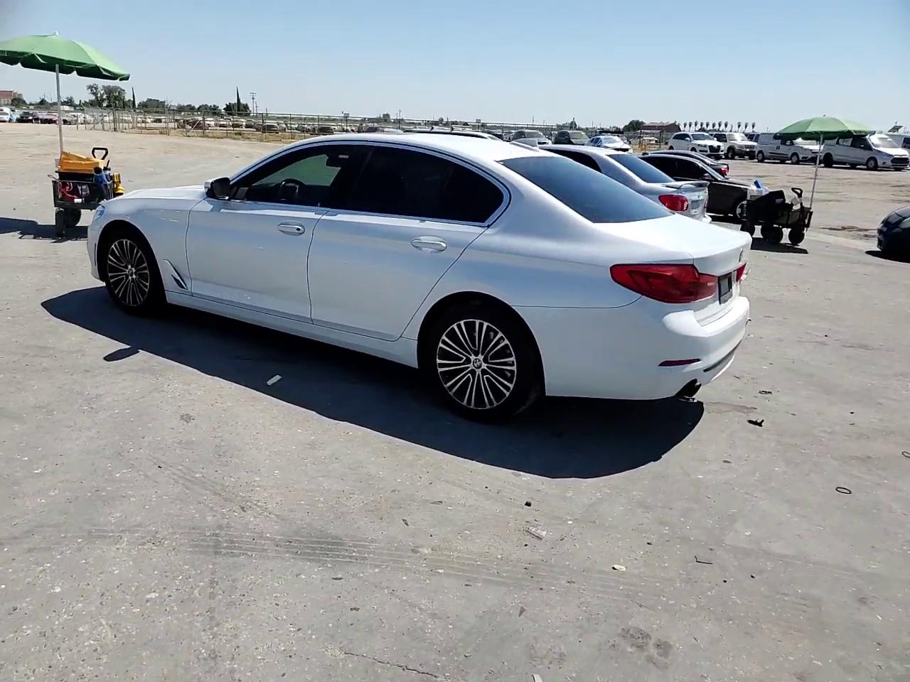 Фото: WBAJA5C53KBX87620