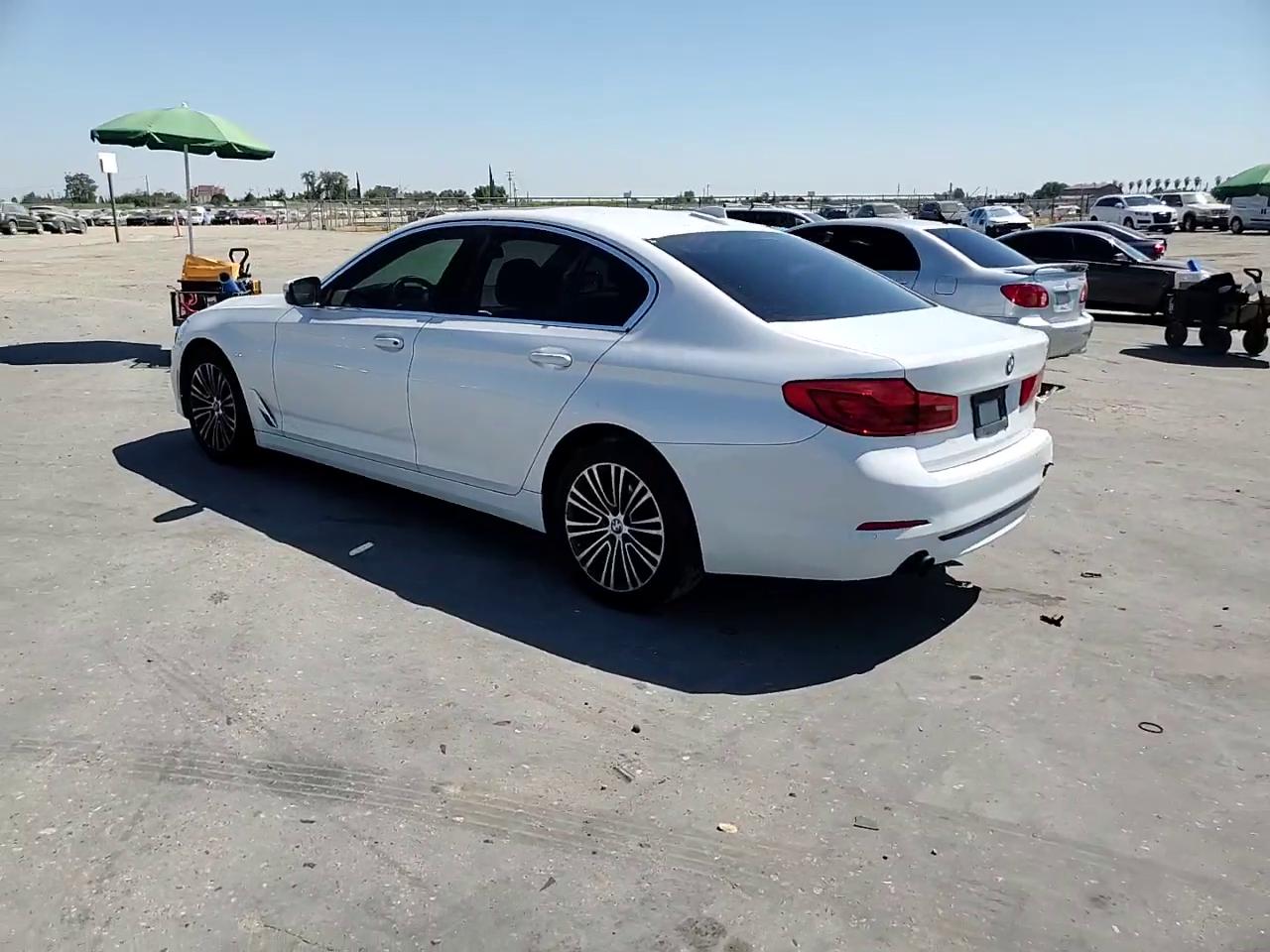 Фото: WBAJA5C53KBX87620