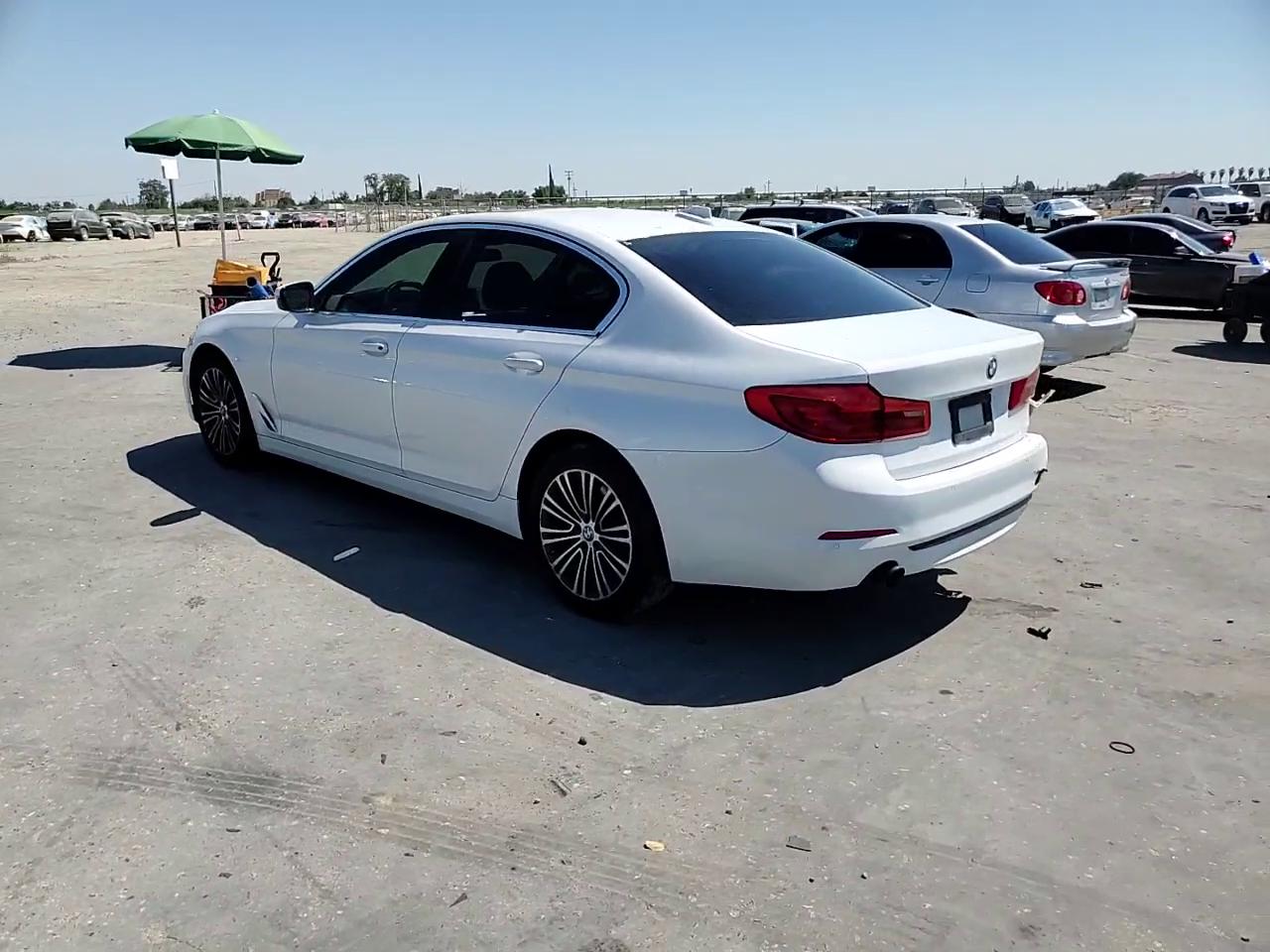 Фото: WBAJA5C53KBX87620