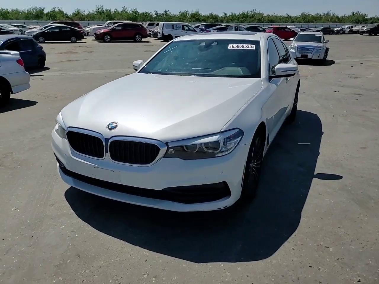 Фото: WBAJA5C53KBX87620