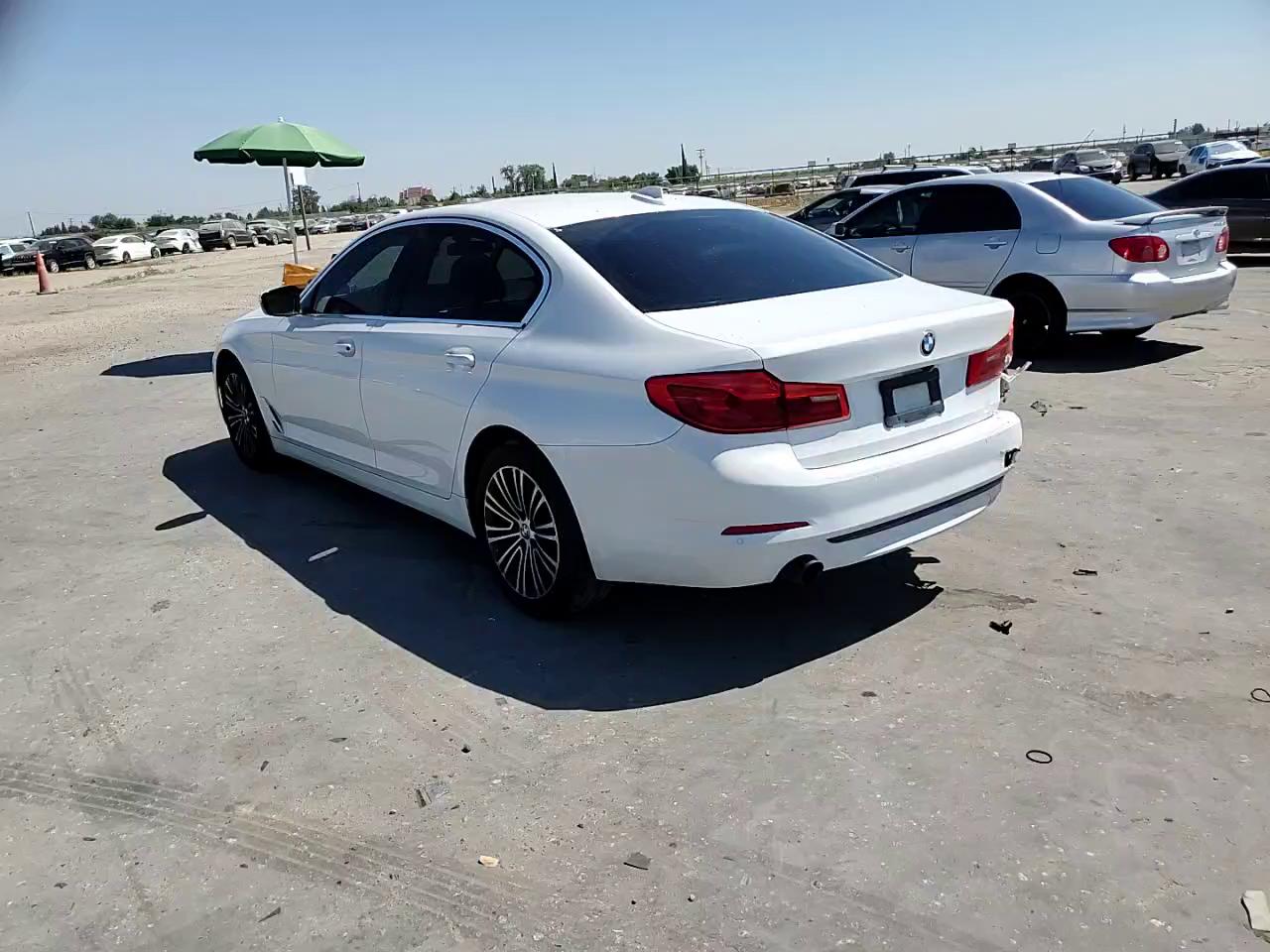 Фото: WBAJA5C53KBX87620