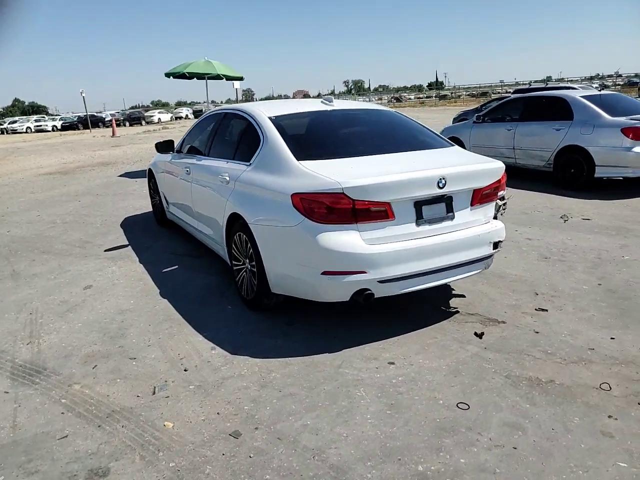 Фото: WBAJA5C53KBX87620