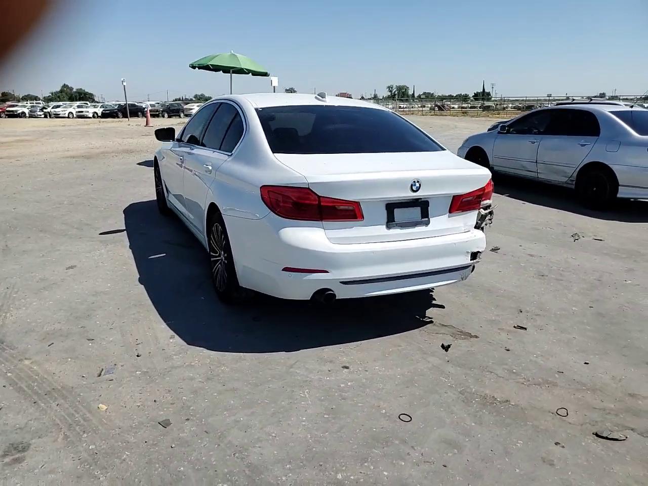 Фото: WBAJA5C53KBX87620