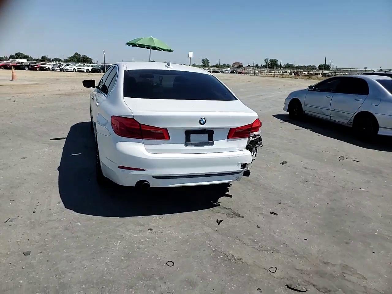 Фото: WBAJA5C53KBX87620