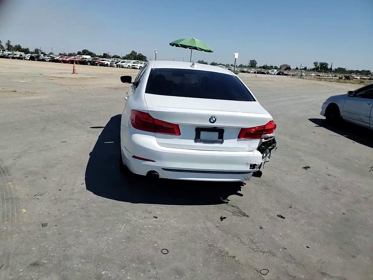 Фото: WBAJA5C53KBX87620