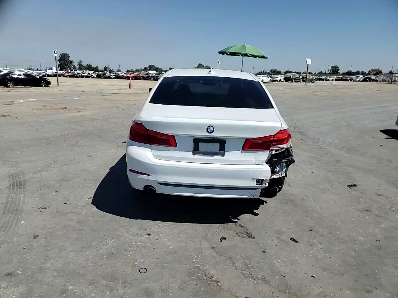 Фото: WBAJA5C53KBX87620