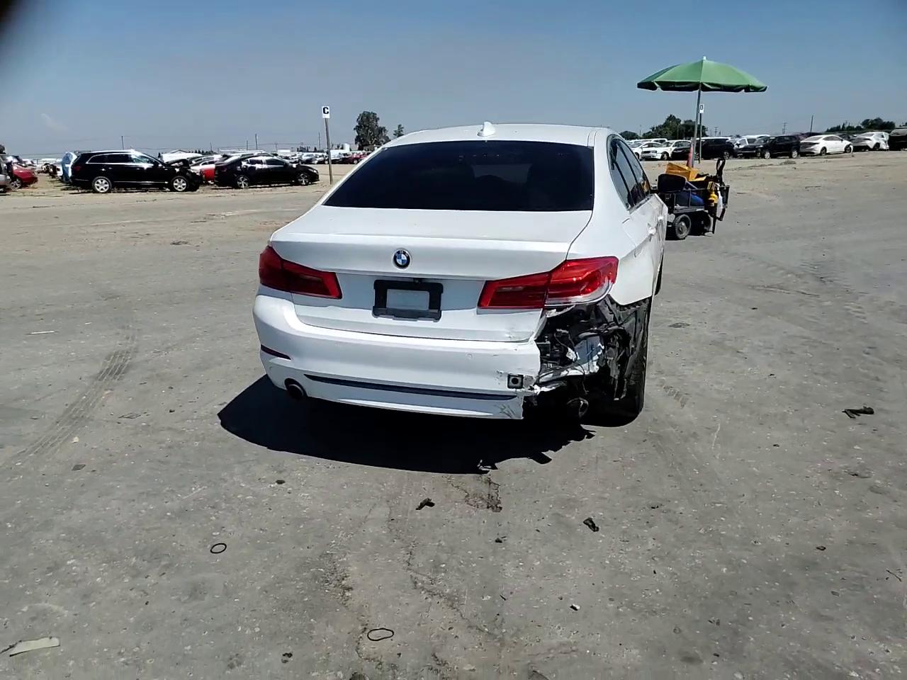 Фото: WBAJA5C53KBX87620