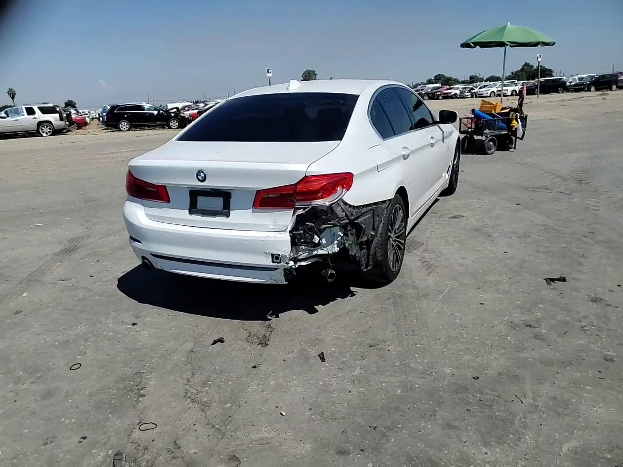 Фото: WBAJA5C53KBX87620