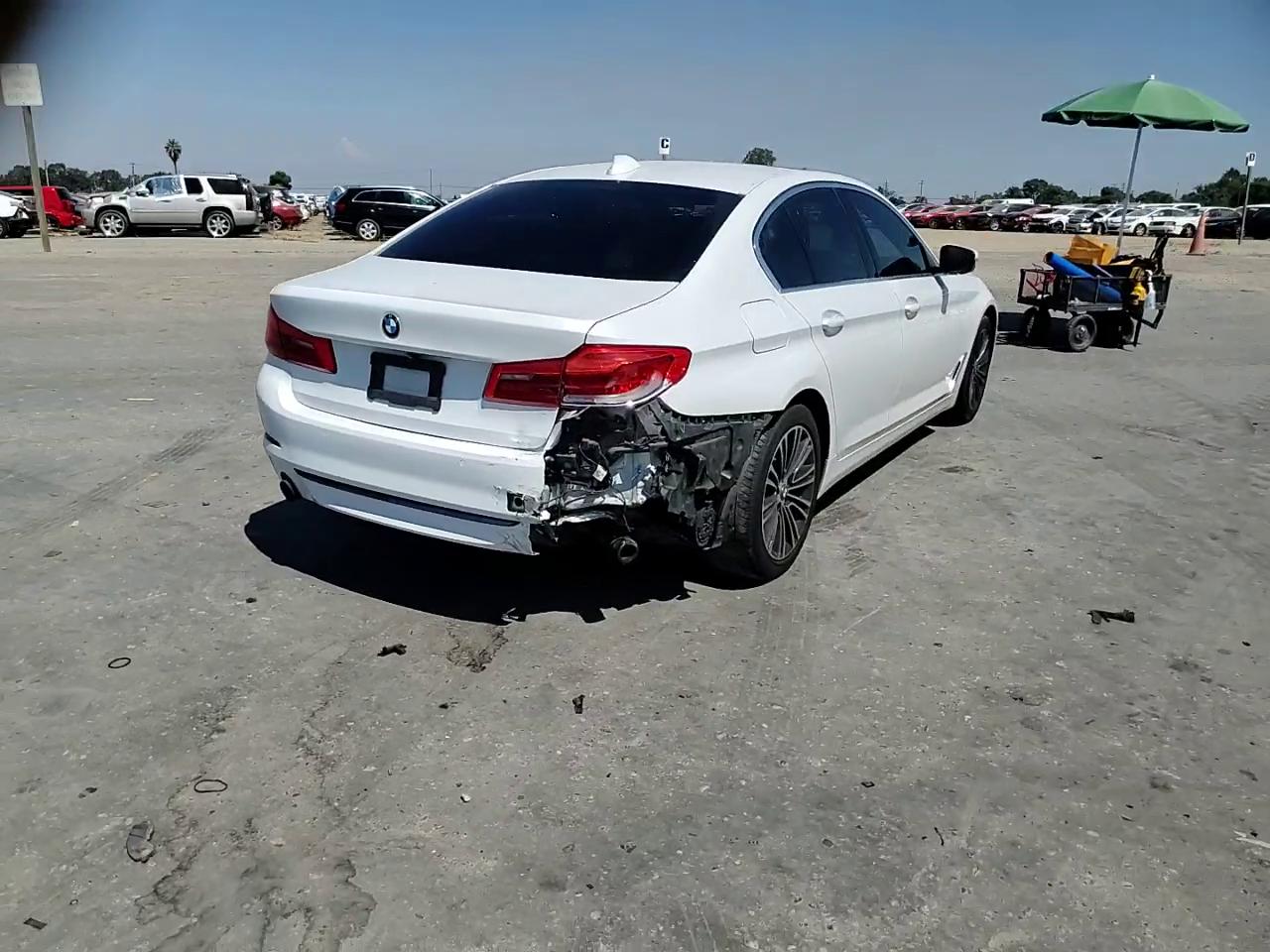 Фото: WBAJA5C53KBX87620