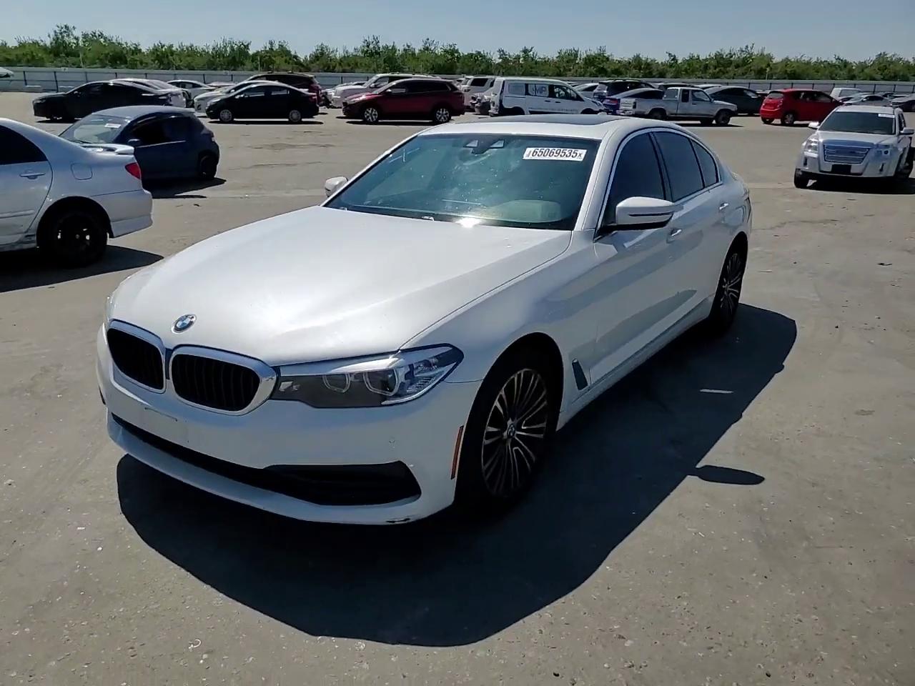 Фото: WBAJA5C53KBX87620