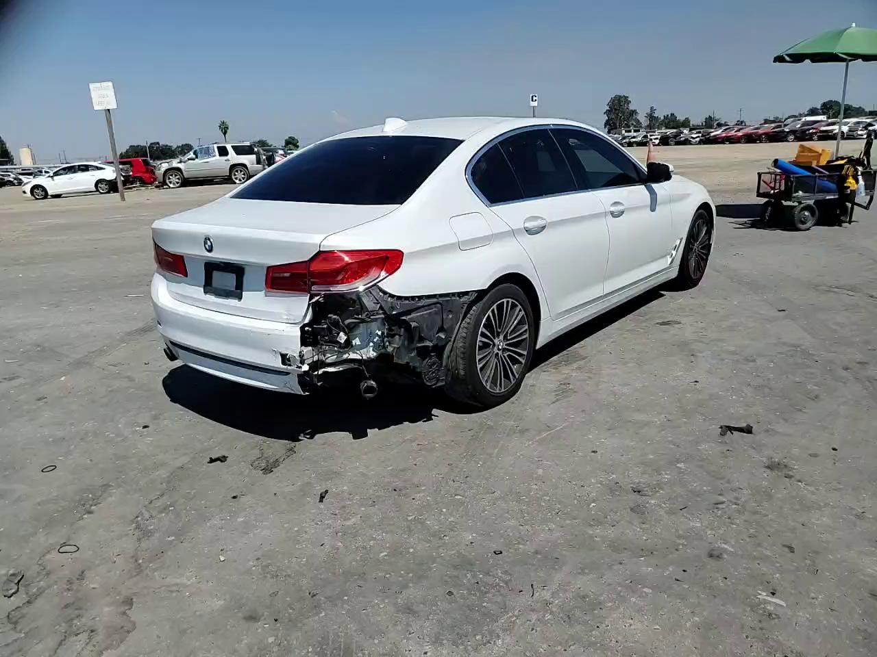 Фото: WBAJA5C53KBX87620