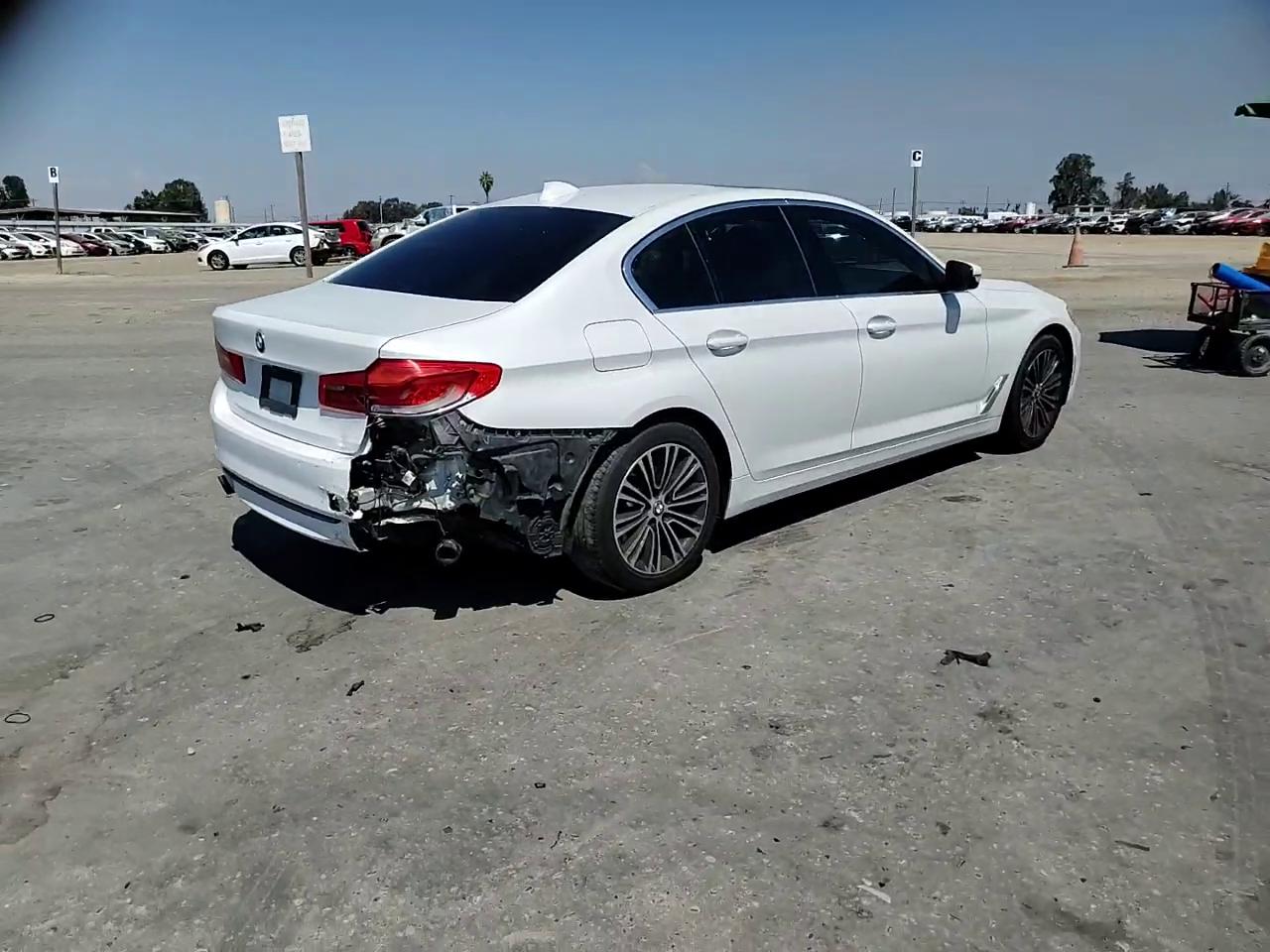 Фото: WBAJA5C53KBX87620