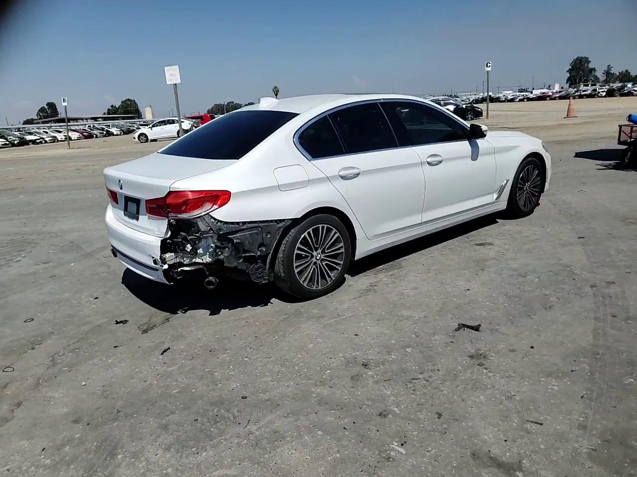 Фото: WBAJA5C53KBX87620