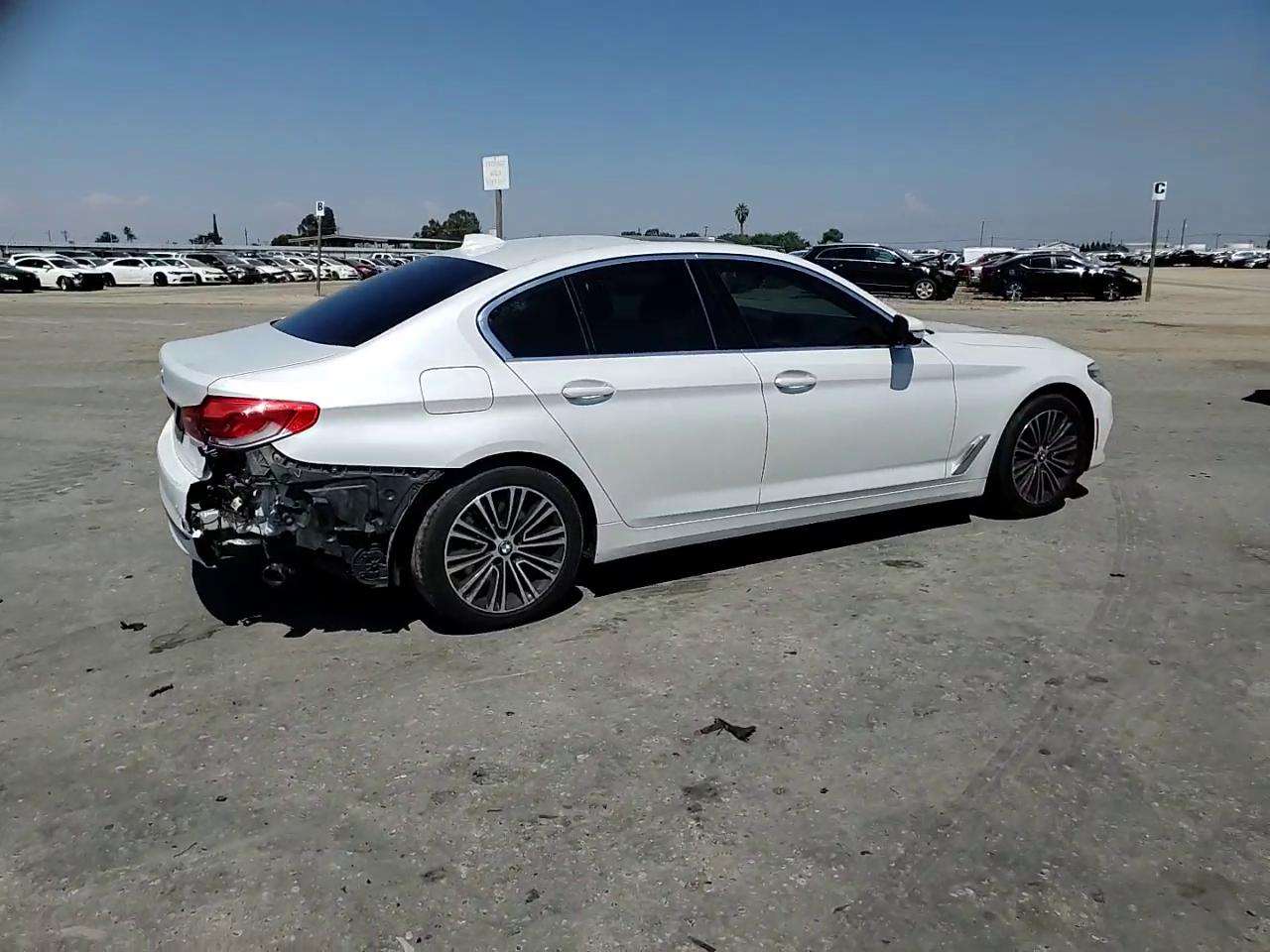 Фото: WBAJA5C53KBX87620