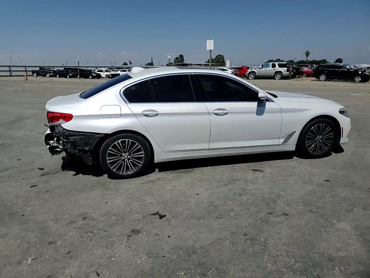 Фото: WBAJA5C53KBX87620