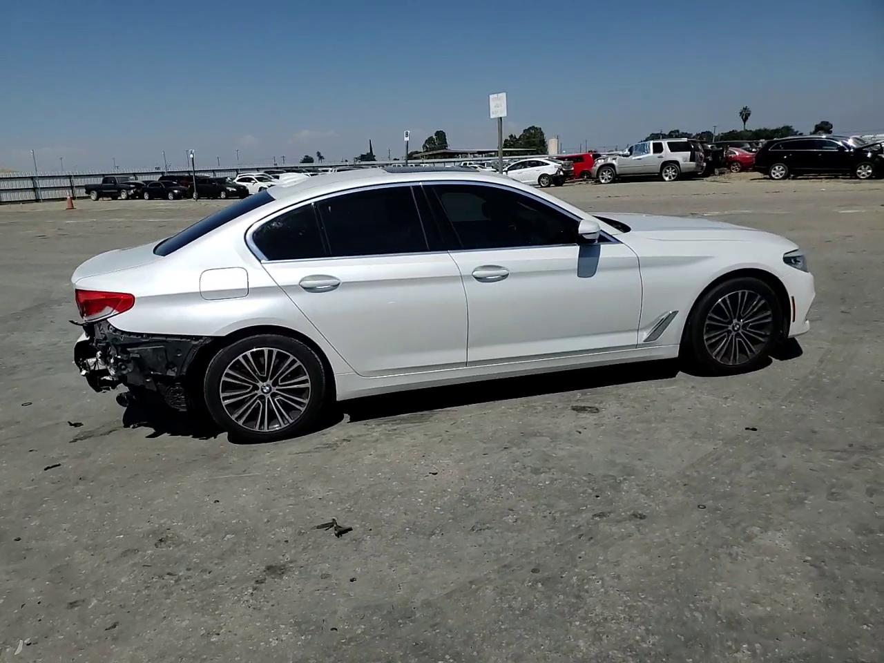 Фото: WBAJA5C53KBX87620