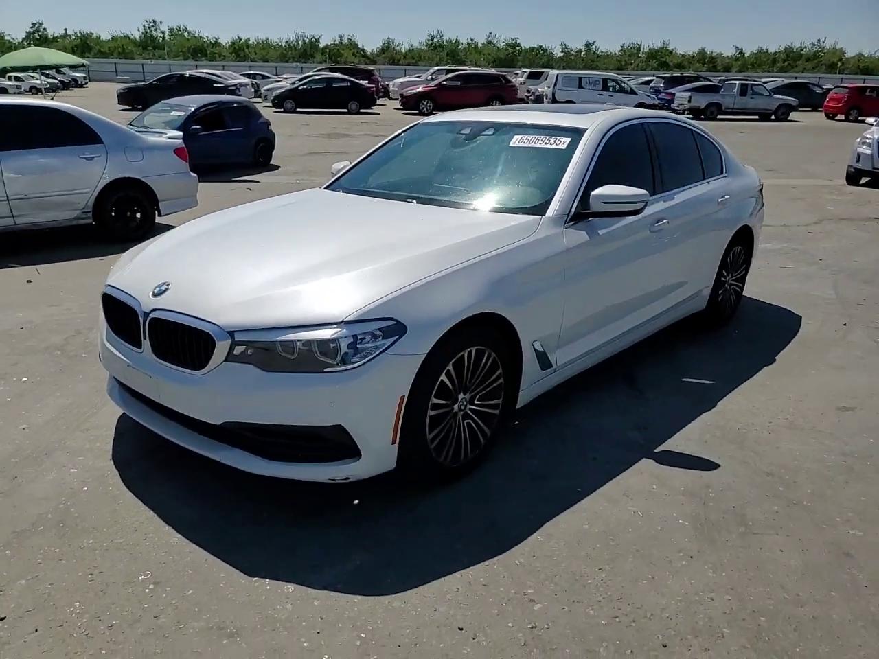 Фото: WBAJA5C53KBX87620