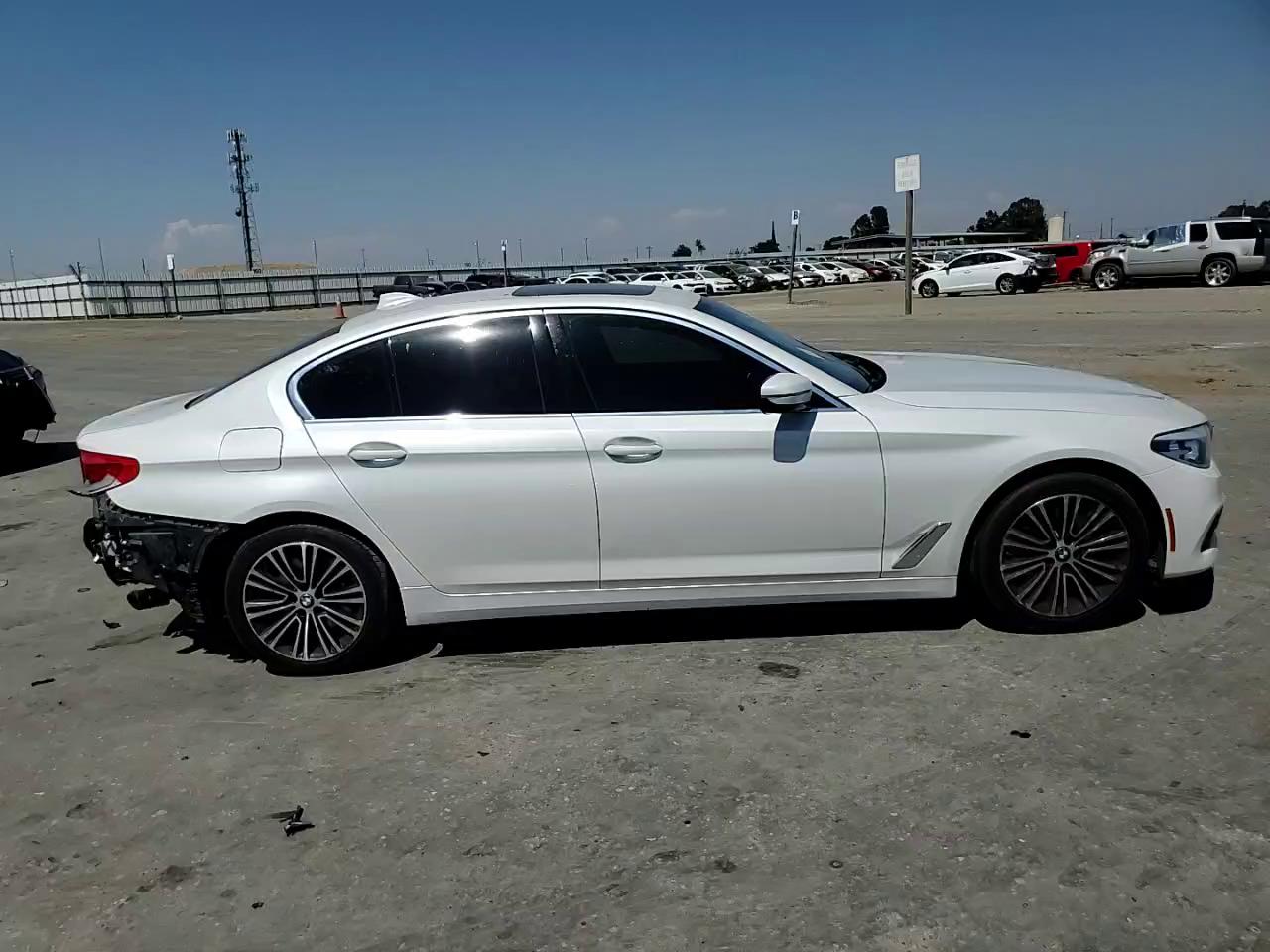 Фото: WBAJA5C53KBX87620