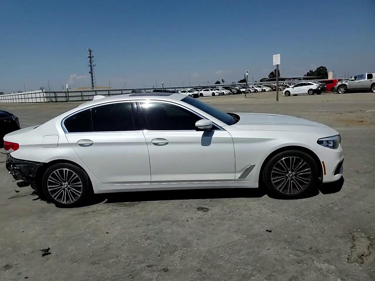 Фото: WBAJA5C53KBX87620