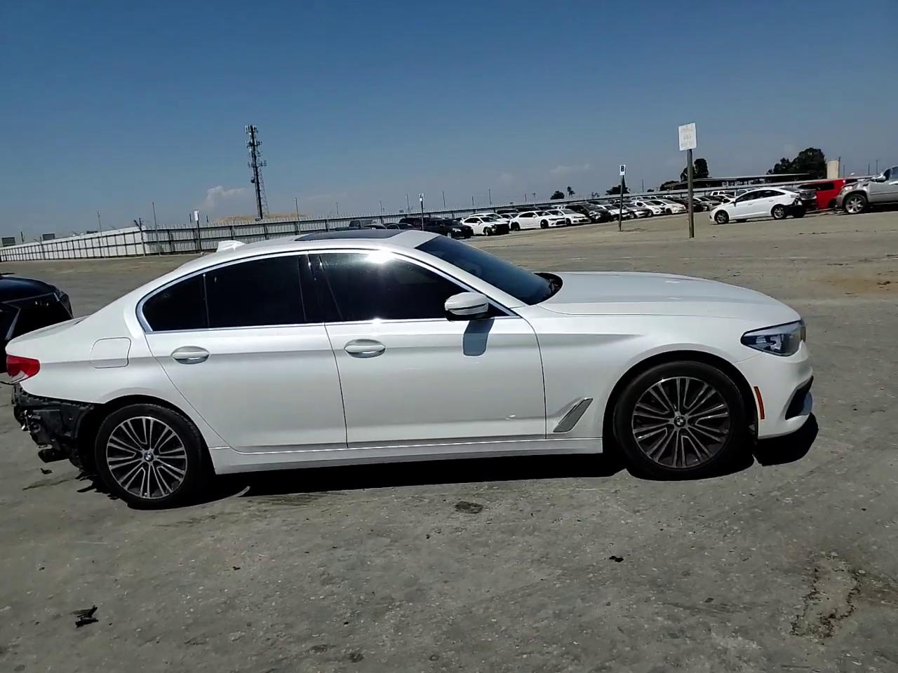 Фото: WBAJA5C53KBX87620