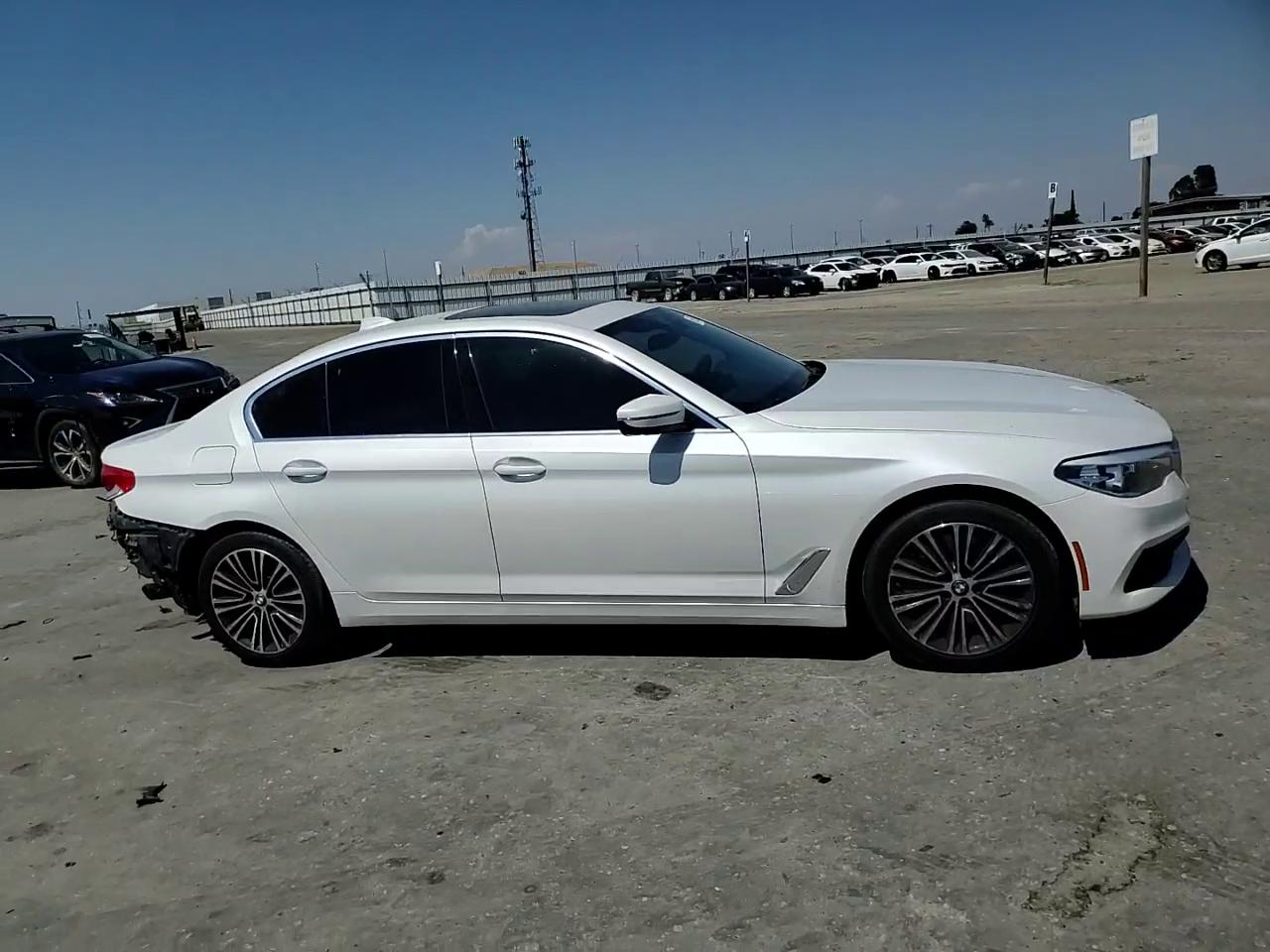 Фото: WBAJA5C53KBX87620