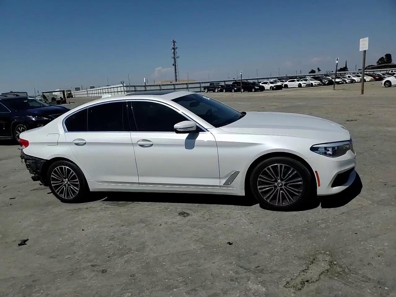 Фото: WBAJA5C53KBX87620