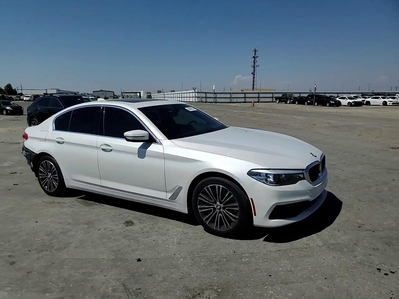 Фото: WBAJA5C53KBX87620