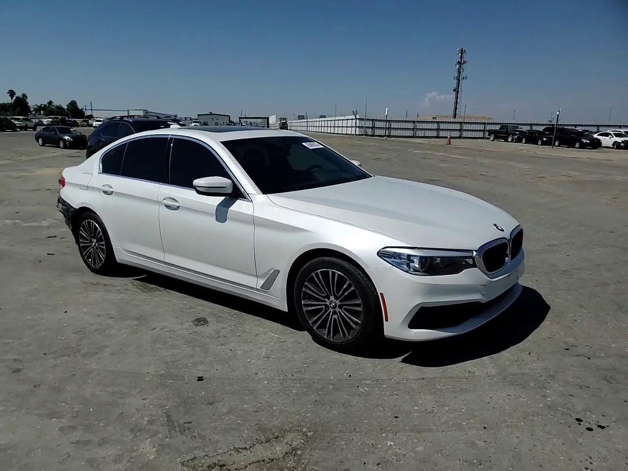 Фото: WBAJA5C53KBX87620