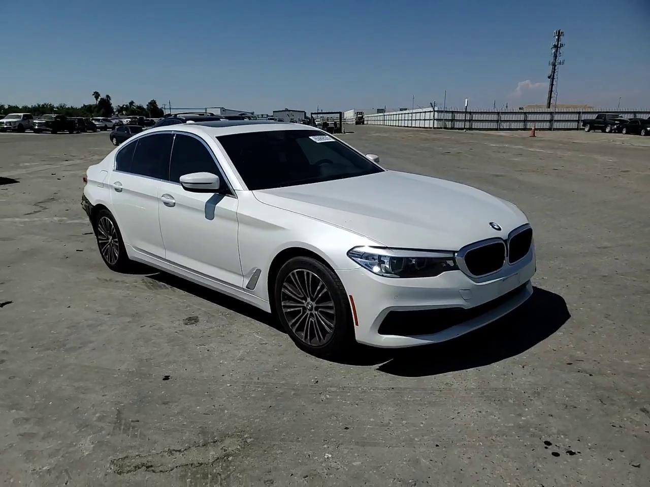 Фото: WBAJA5C53KBX87620