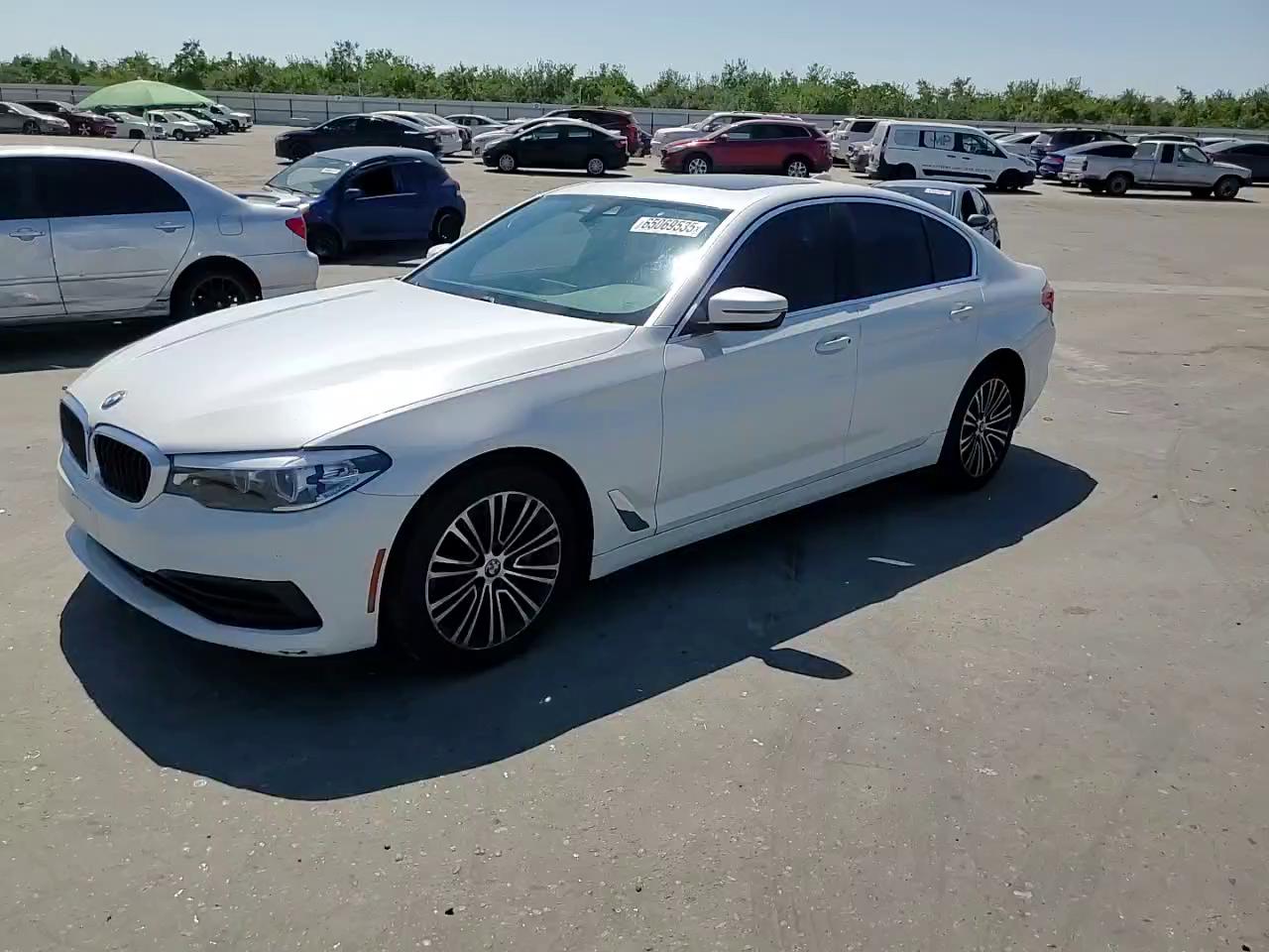 Фото: WBAJA5C53KBX87620