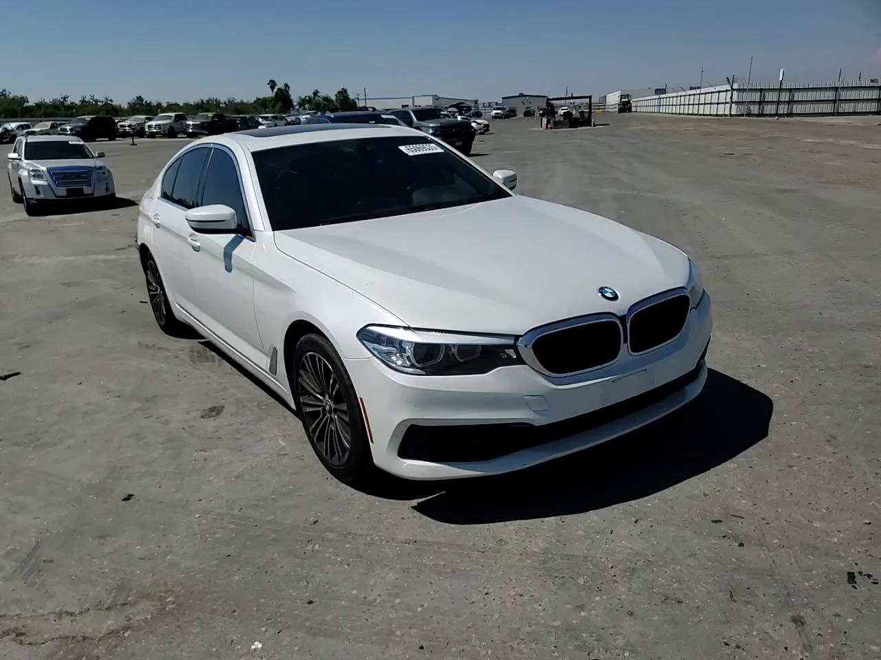 Фото: WBAJA5C53KBX87620